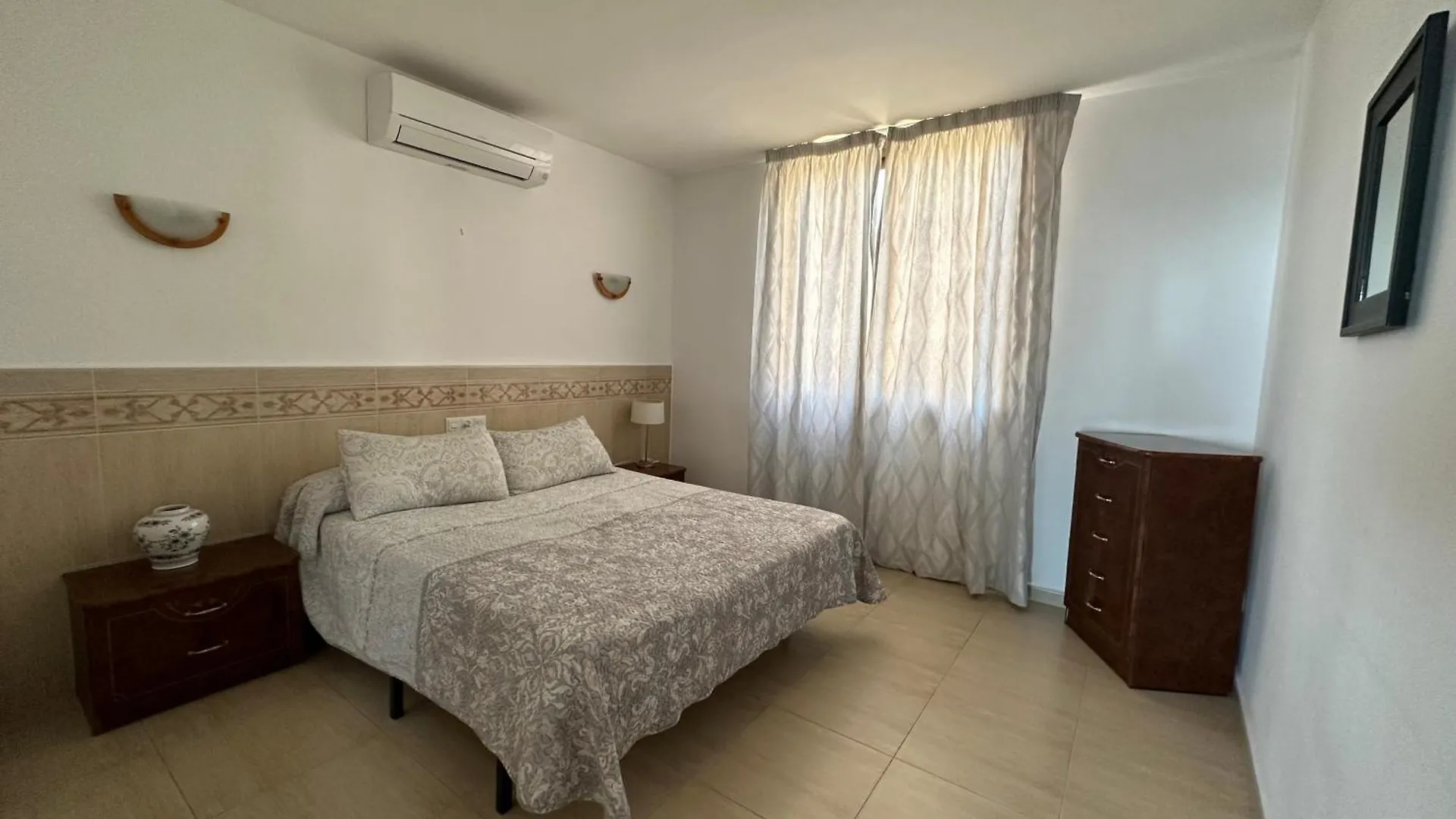 Las Palmeras Beach فوينخيرولا إسبانيا