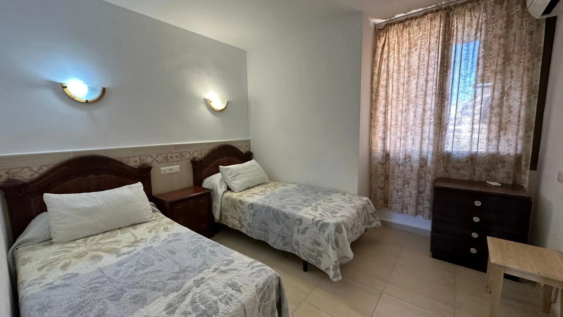 Las Palmeras Beach فوينخيرولا 0*,